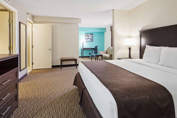 Room 13 of 18