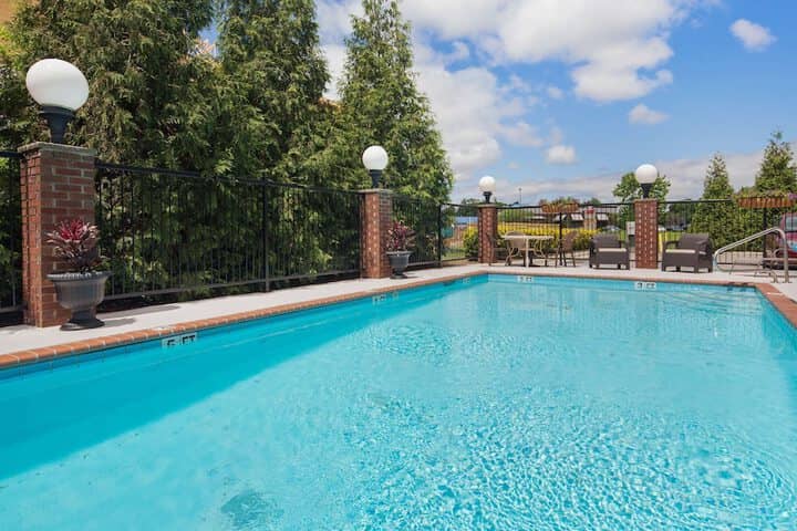 Pool 16 of 18