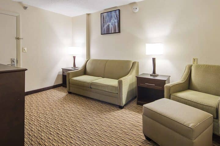 Room 11 of 18